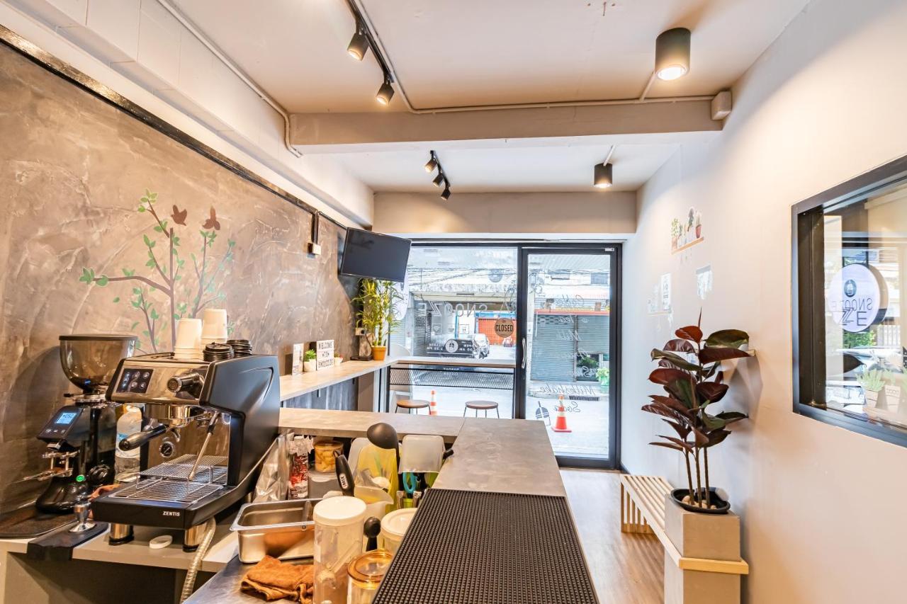 Snoozzze Hostel ใกล้รถไฟฟ้า ย่านบางรัก (Adults Only) Bangkok Eksteriør bilde