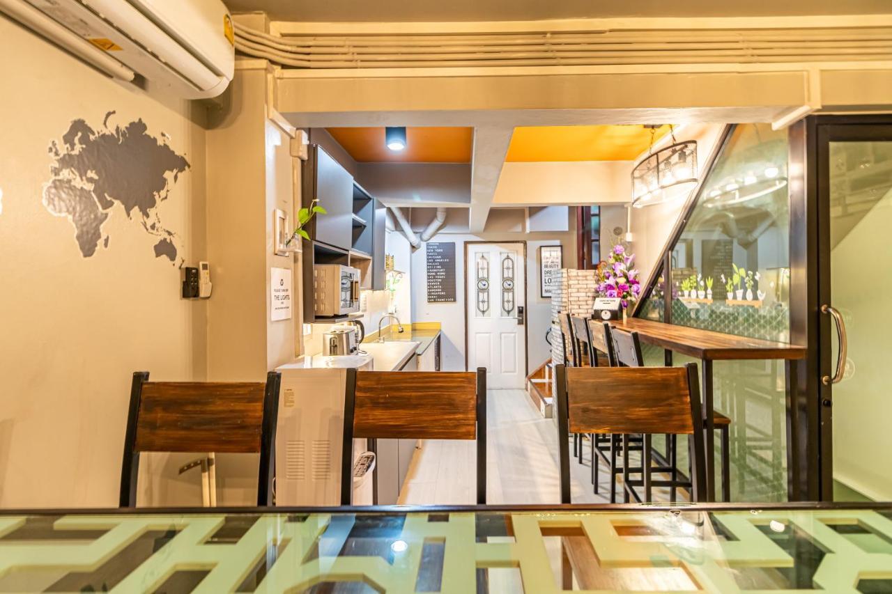 Snoozzze Hostel ใกล้รถไฟฟ้า ย่านบางรัก (Adults Only) Bangkok Eksteriør bilde