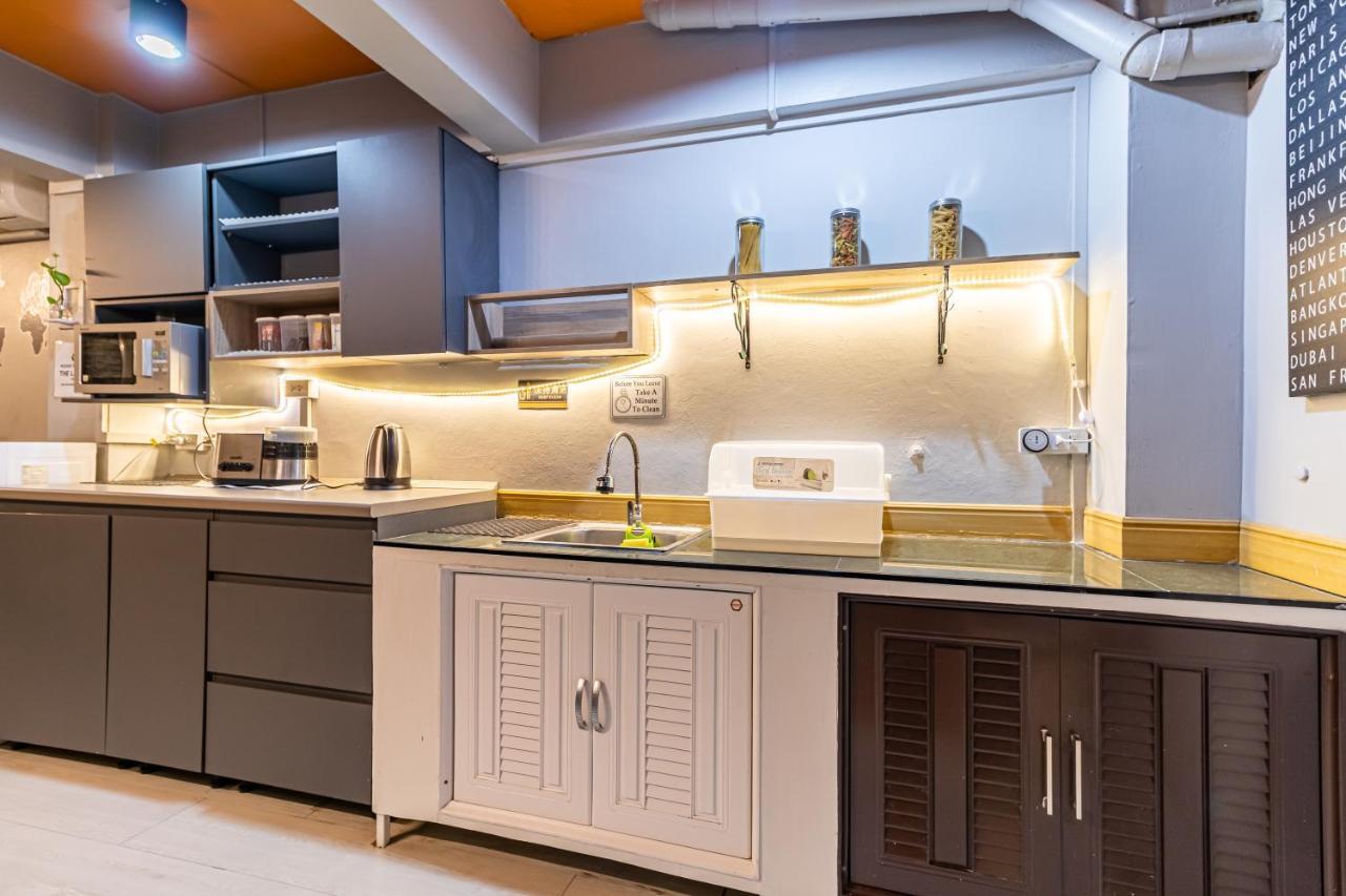 Snoozzze Hostel ใกล้รถไฟฟ้า ย่านบางรัก (Adults Only) Bangkok Eksteriør bilde