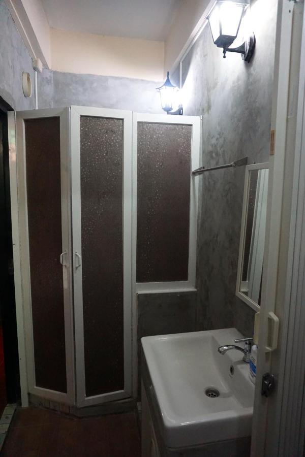 Snoozzze Hostel ใกล้รถไฟฟ้า ย่านบางรัก (Adults Only) Bangkok Eksteriør bilde