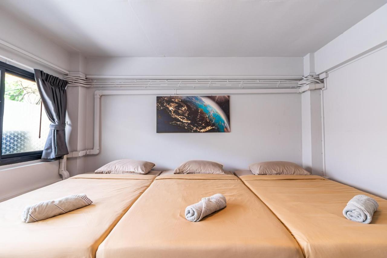 Snoozzze Hostel ใกล้รถไฟฟ้า ย่านบางรัก (Adults Only) Bangkok Eksteriør bilde