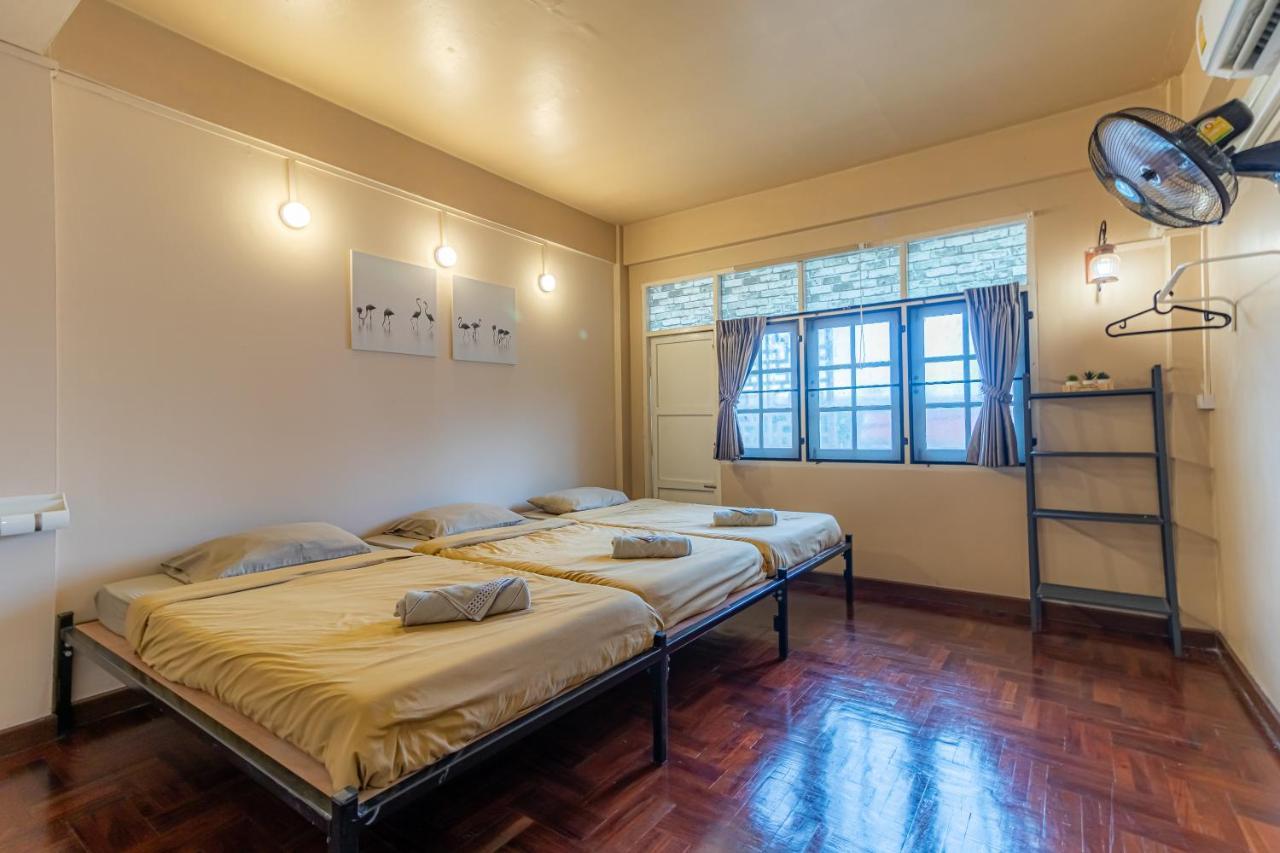 Snoozzze Hostel ใกล้รถไฟฟ้า ย่านบางรัก (Adults Only) Bangkok Eksteriør bilde