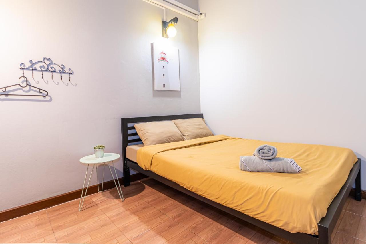 Snoozzze Hostel ใกล้รถไฟฟ้า ย่านบางรัก (Adults Only) Bangkok Eksteriør bilde