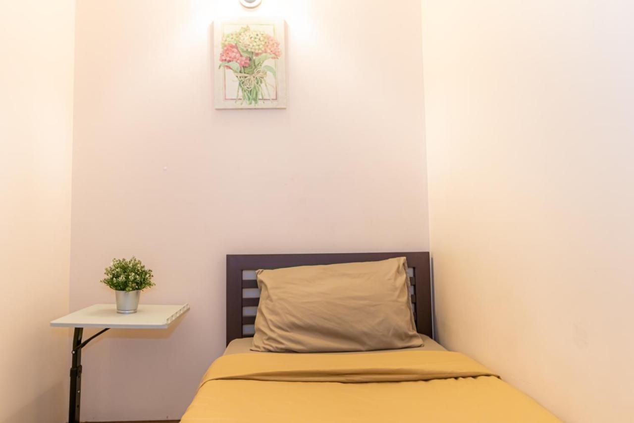 Snoozzze Hostel ใกล้รถไฟฟ้า ย่านบางรัก (Adults Only) Bangkok Eksteriør bilde