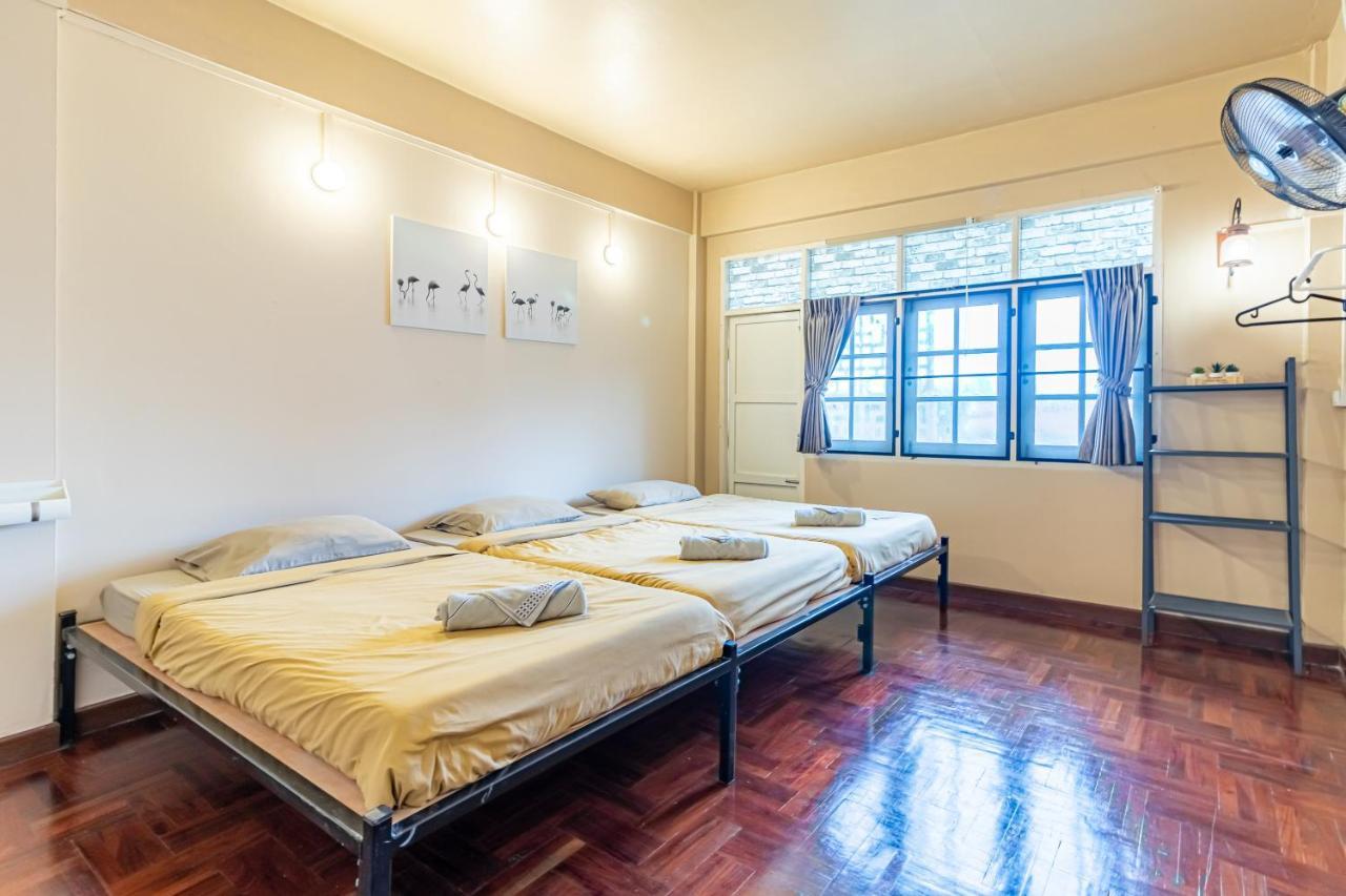 Snoozzze Hostel ใกล้รถไฟฟ้า ย่านบางรัก (Adults Only) Bangkok Eksteriør bilde