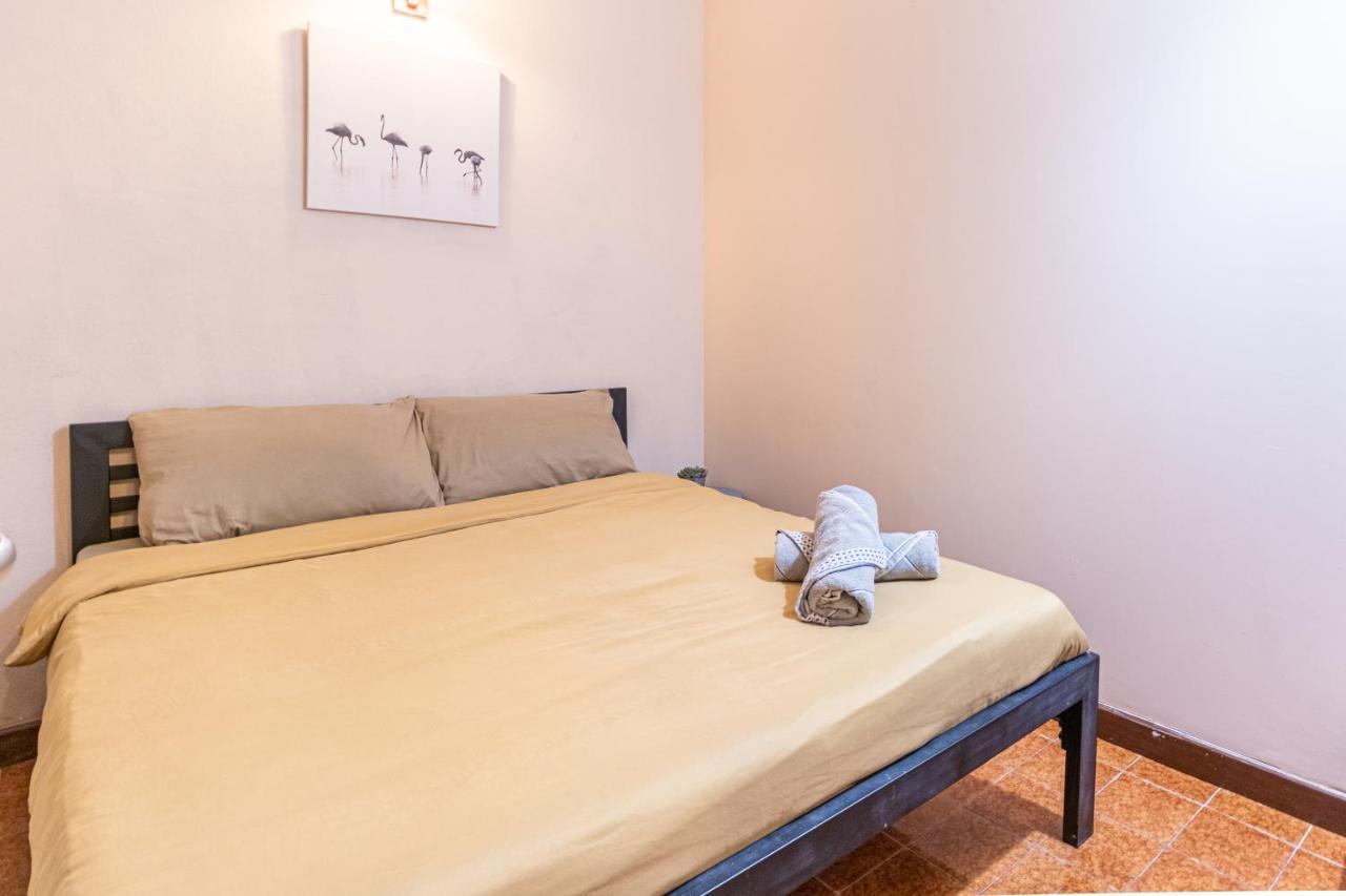 Snoozzze Hostel ใกล้รถไฟฟ้า ย่านบางรัก (Adults Only) Bangkok Eksteriør bilde