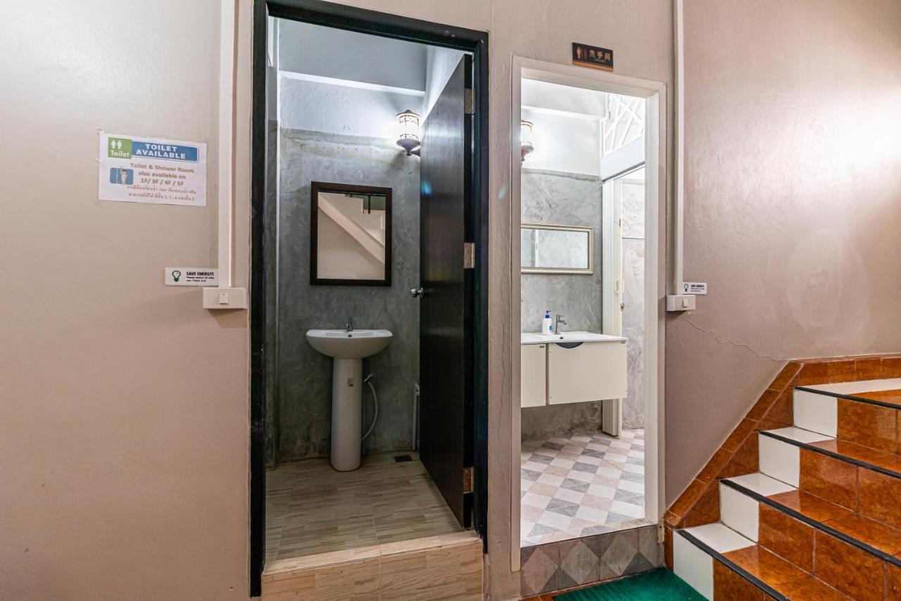 Snoozzze Hostel ใกล้รถไฟฟ้า ย่านบางรัก (Adults Only) Bangkok Eksteriør bilde