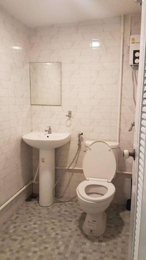 Snoozzze Hostel ใกล้รถไฟฟ้า ย่านบางรัก (Adults Only) Bangkok Eksteriør bilde